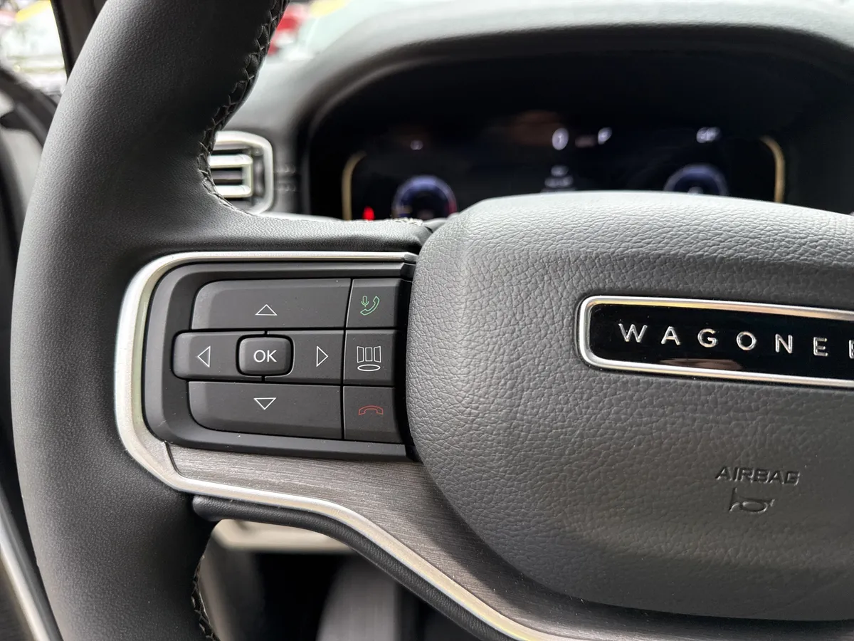 2025 Jeep Wagoneer Base thumbnail 25