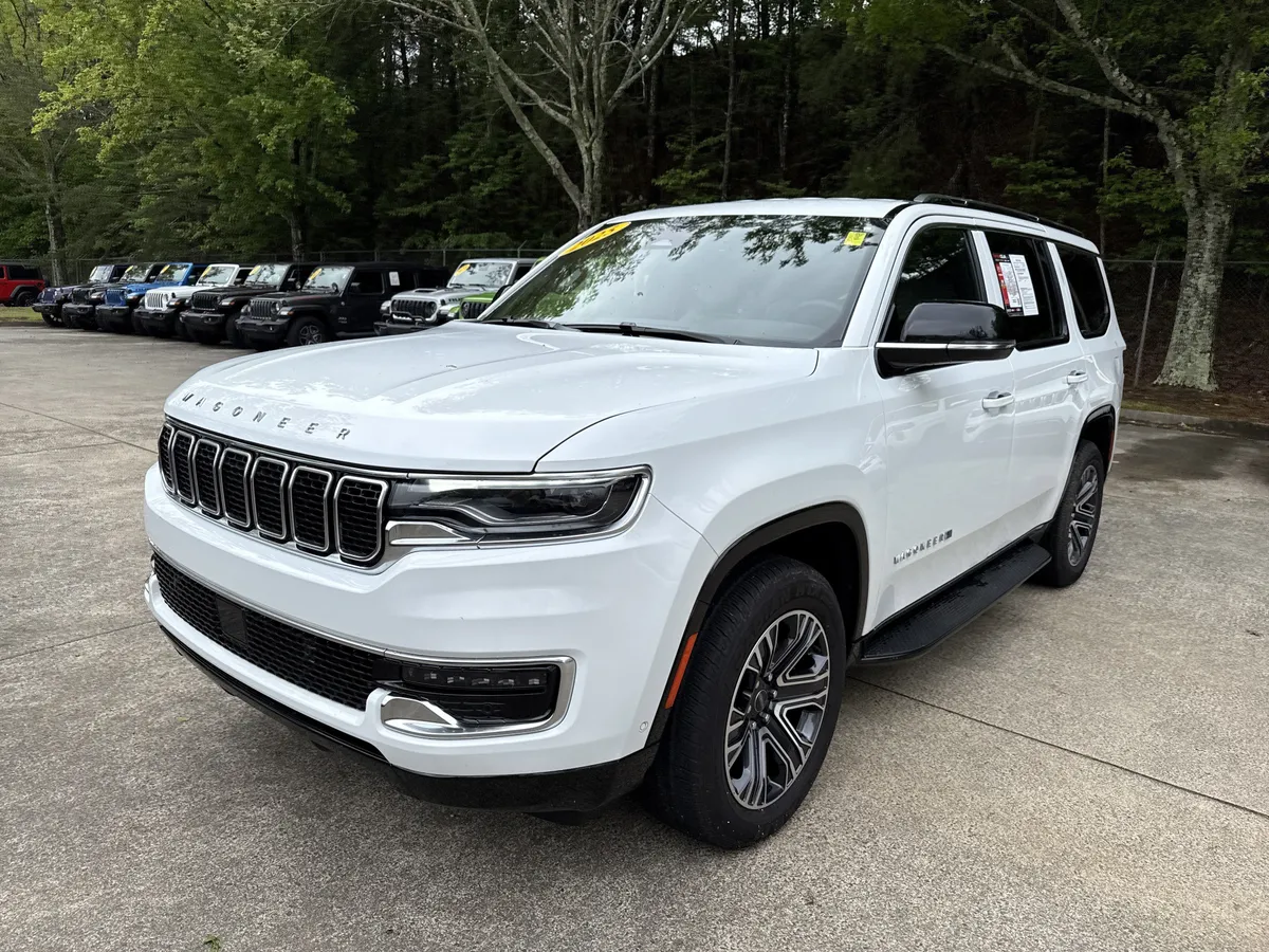 2025 Jeep Wagoneer Base thumbnail 3