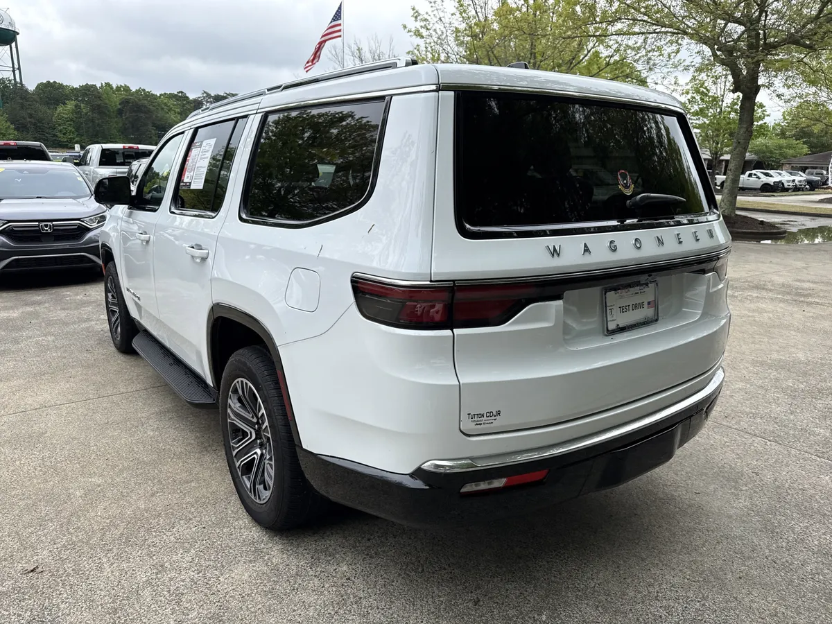 2025 Jeep Wagoneer Base thumbnail 5
