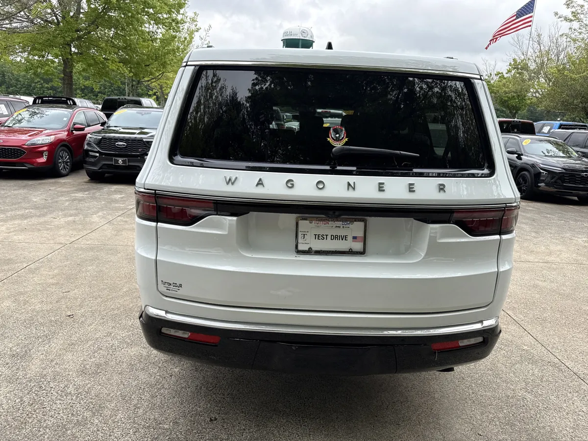 2025 Jeep Wagoneer Base thumbnail 6