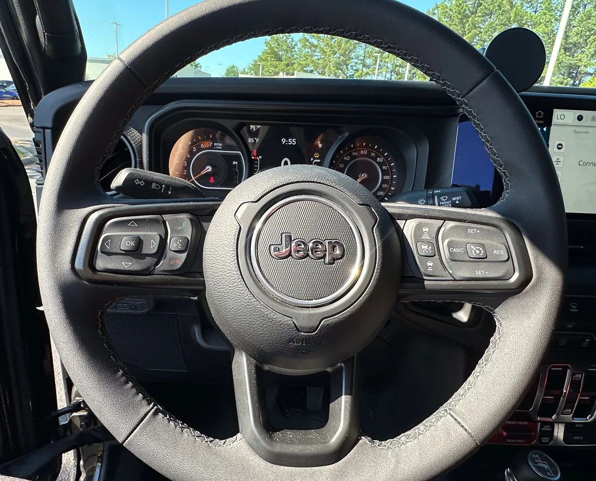 2025 Jeep Wrangler Rubicon 4 Door 4x4 thumbnail 6