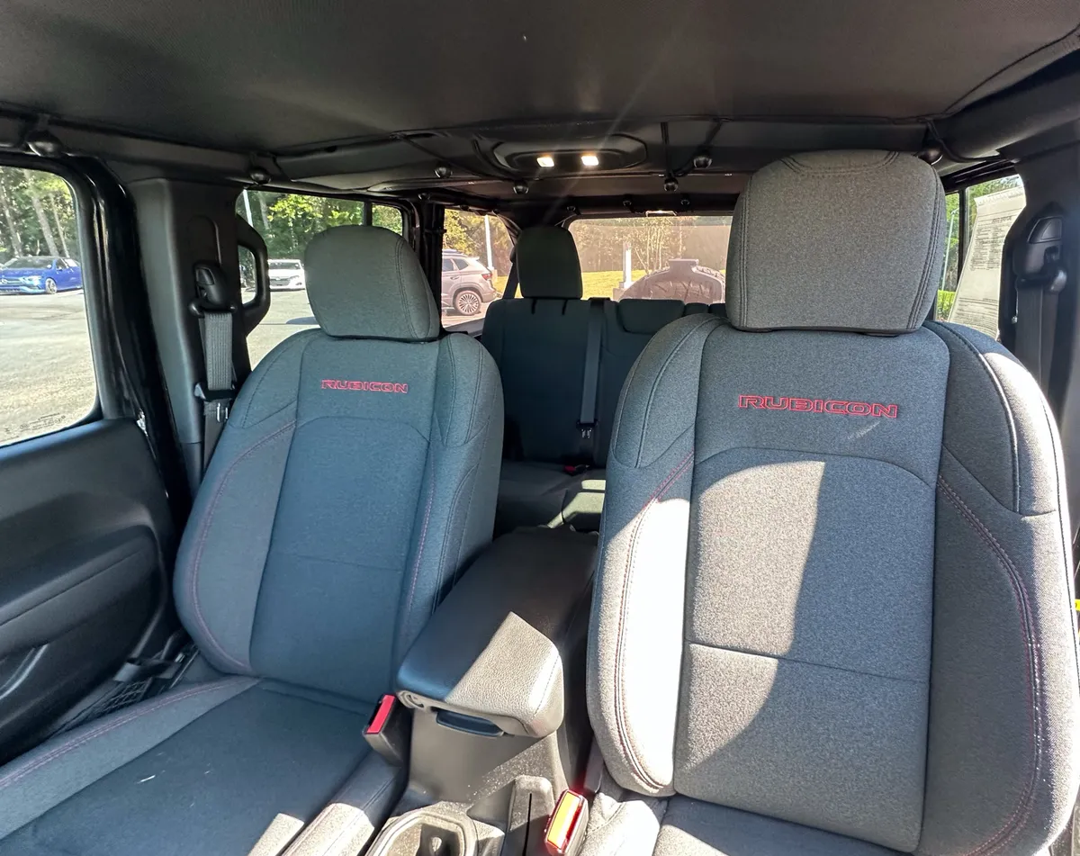 2025 Jeep Wrangler Rubicon 4 Door 4x4 thumbnail 7
