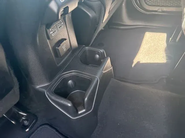 2025 Jeep Wrangler Rubicon thumbnail 18