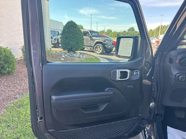 2025 Jeep Wrangler Rubicon thumbnail 22