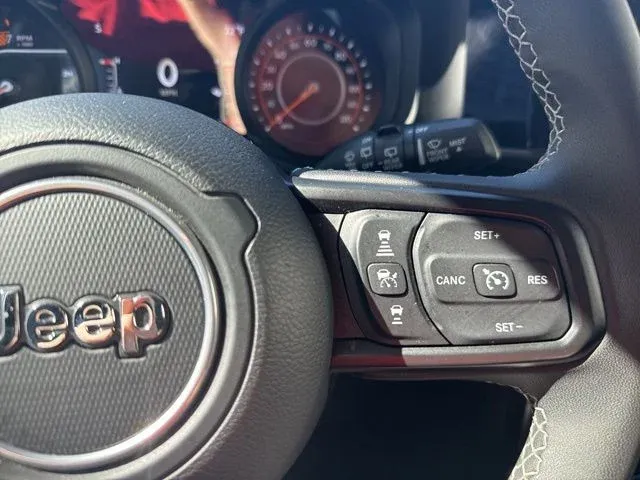 2025 Jeep Wrangler Rubicon thumbnail 30