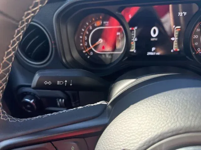 2025 Jeep Wrangler Rubicon thumbnail 31