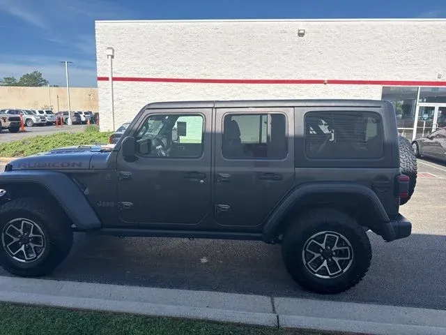 2025 Jeep Wrangler Rubicon thumbnail 4