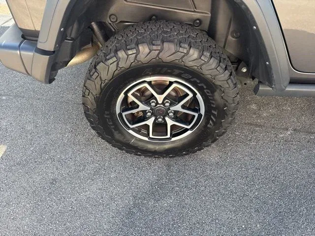 2025 Jeep Wrangler Rubicon thumbnail 9