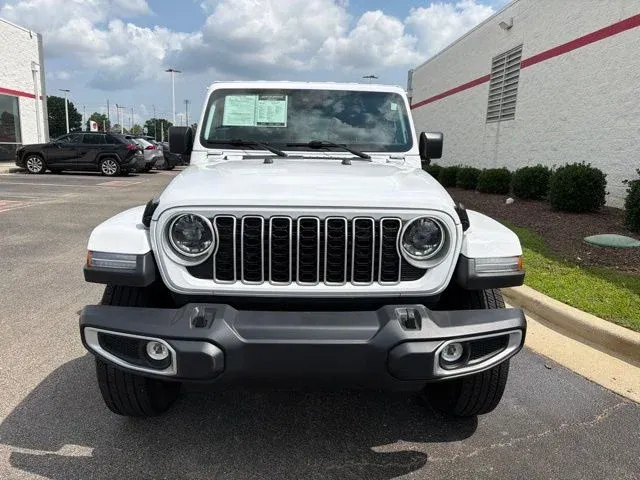 2025 Jeep Wrangler Sahara thumbnail 2