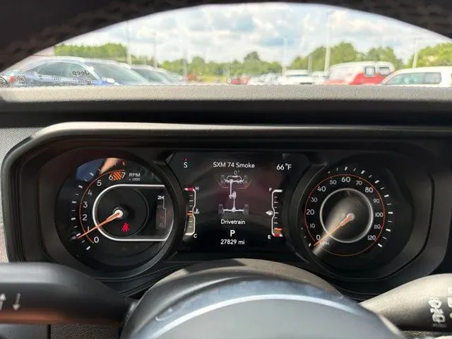 2025 Jeep Wrangler Sahara thumbnail 34