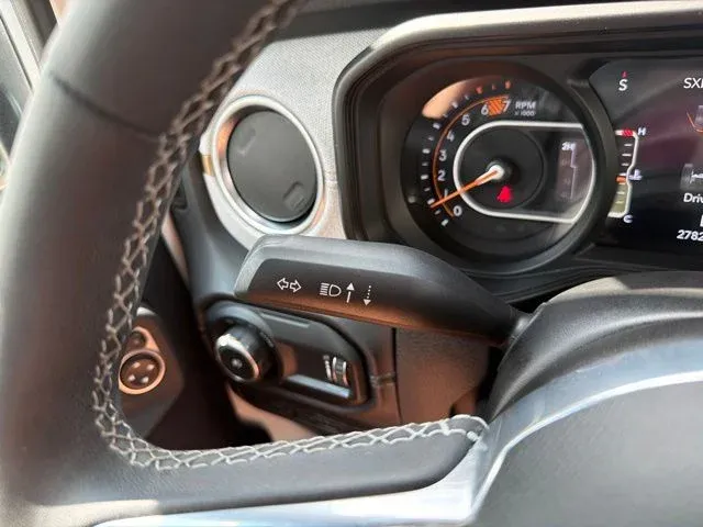 2025 Jeep Wrangler Sahara thumbnail 35