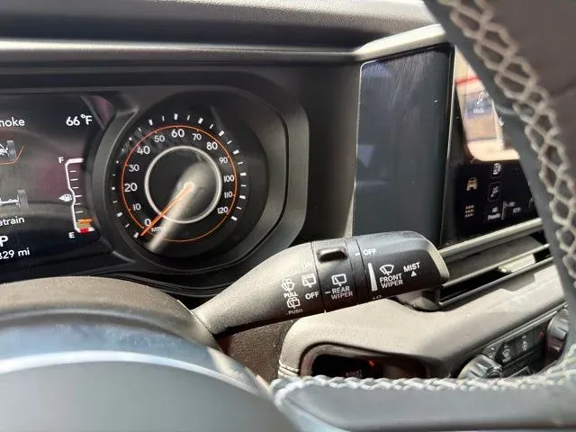 2025 Jeep Wrangler Sahara thumbnail 36