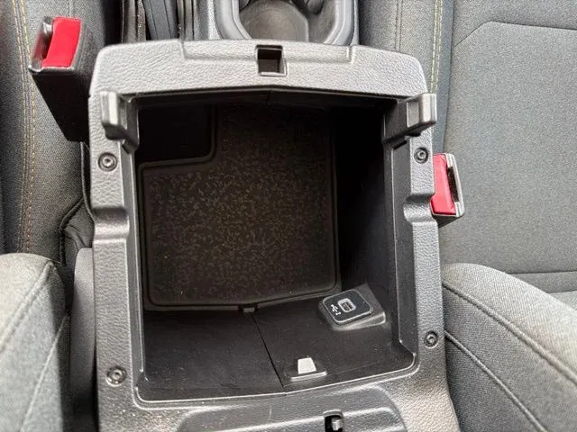 2025 Jeep Wrangler Sahara thumbnail 41