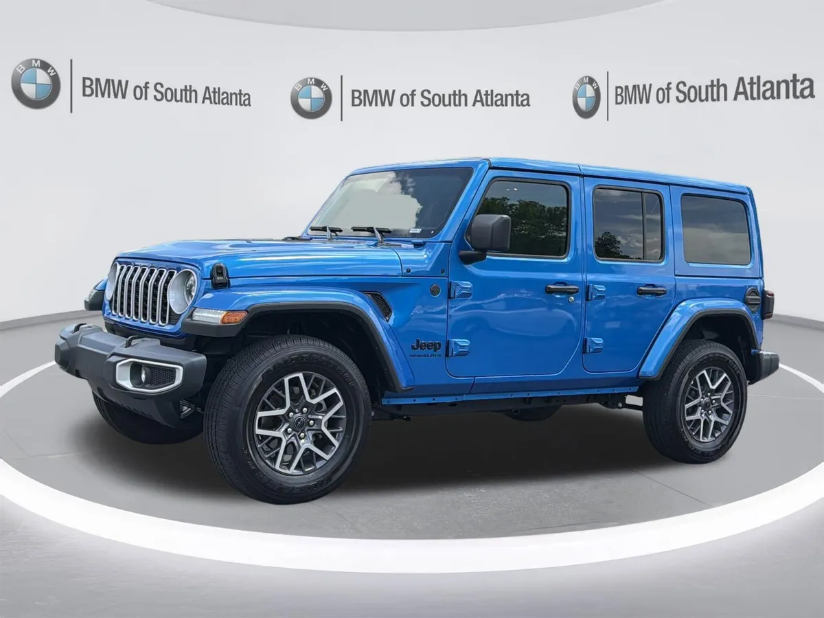 2025 Jeep Wrangler Sahara thumbnail 17