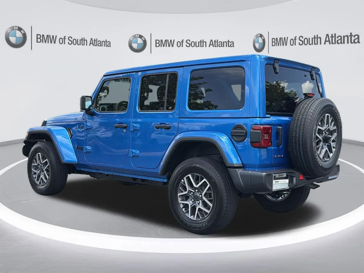 2025 Jeep Wrangler Sahara thumbnail 19