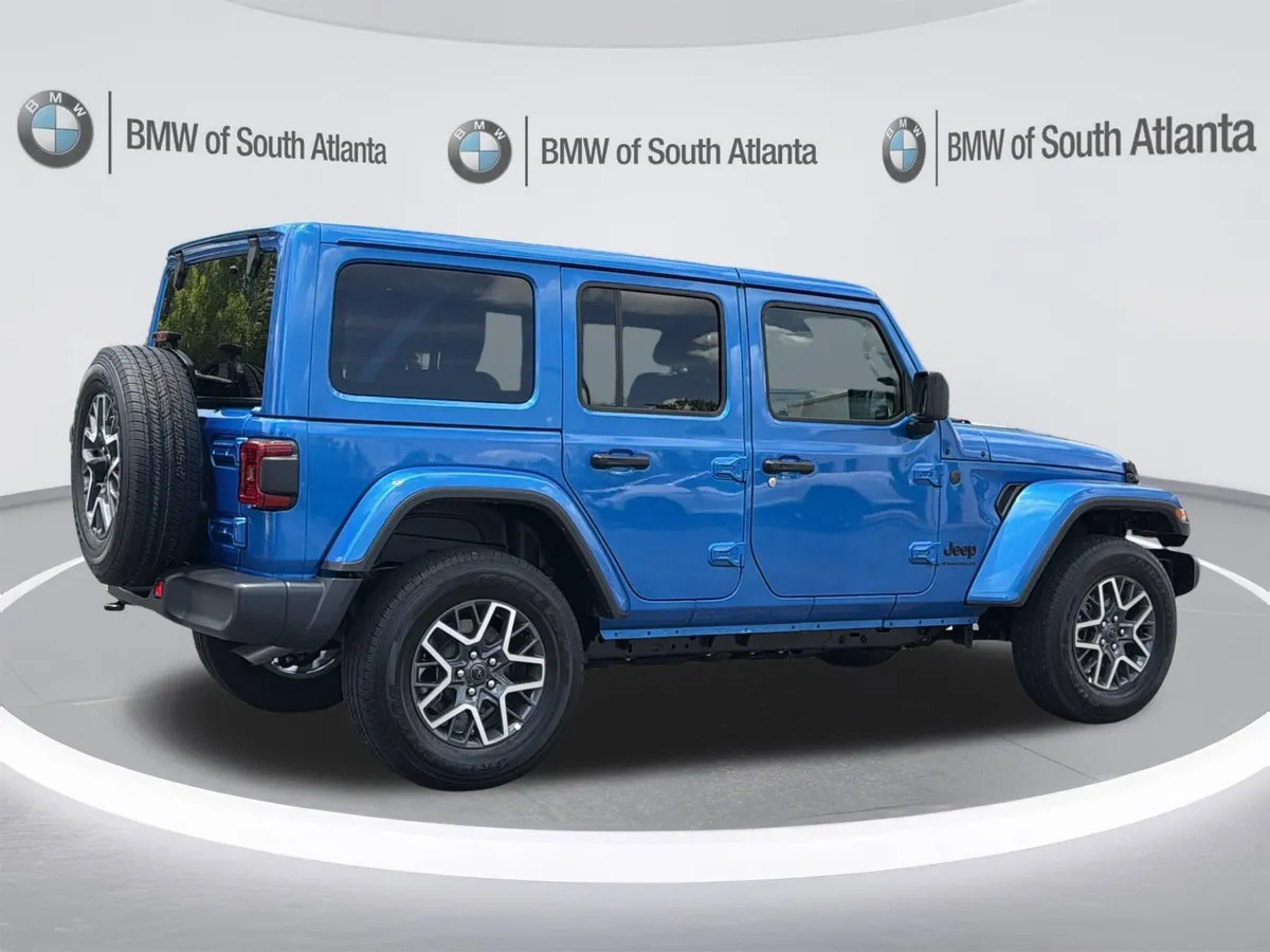 2025 Jeep Wrangler Sahara thumbnail 24