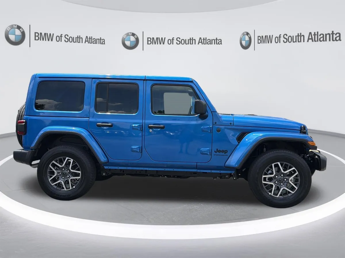2025 Jeep Wrangler Sahara thumbnail 25
