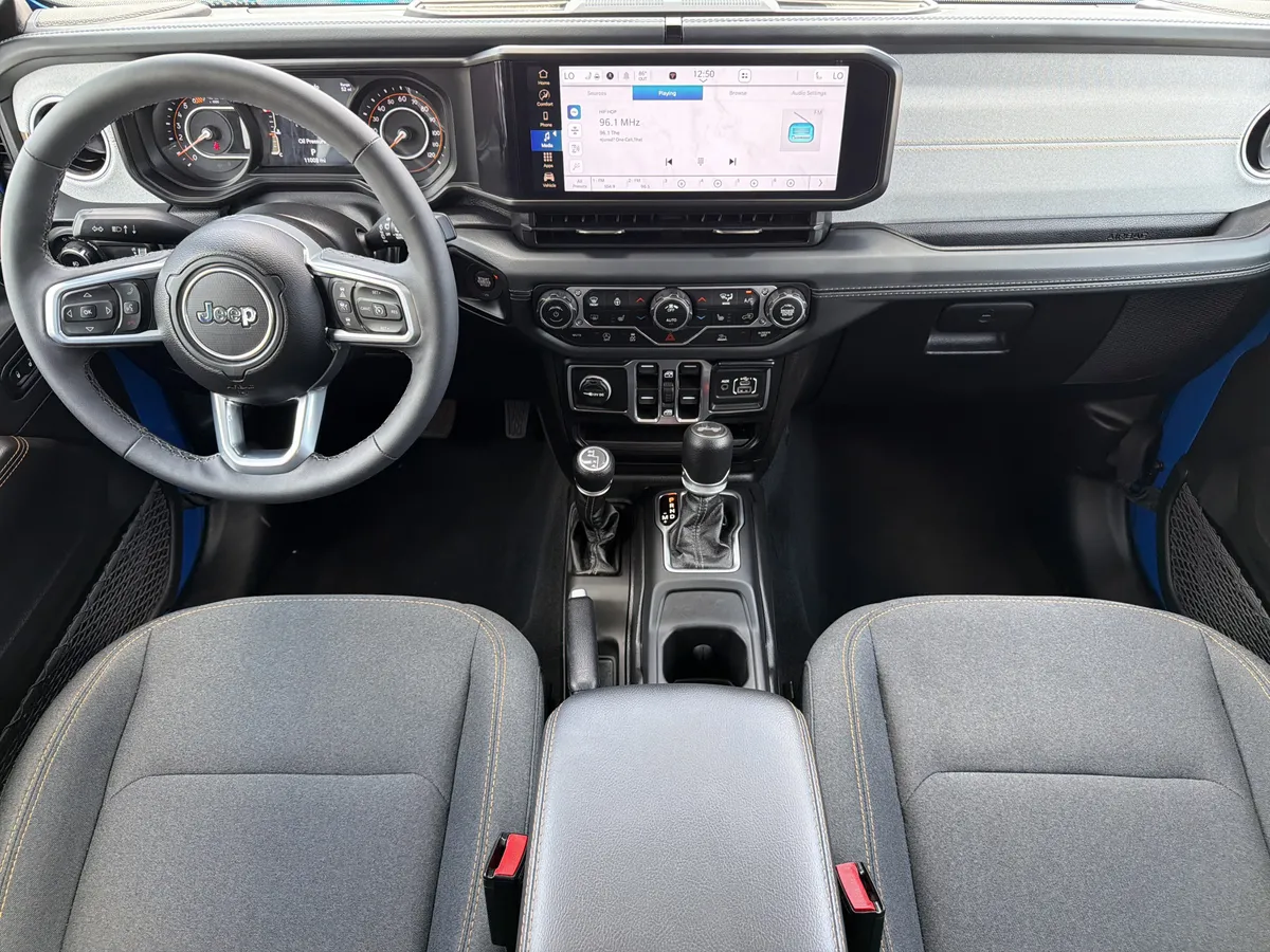 2025 Jeep Wrangler Sahara thumbnail 3