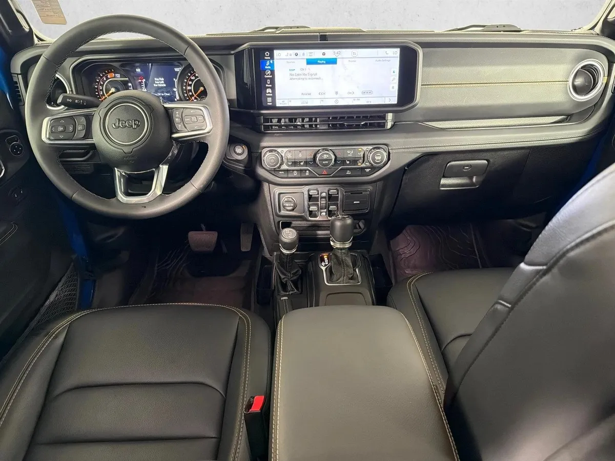 2025 Jeep Wrangler Sahara thumbnail 23