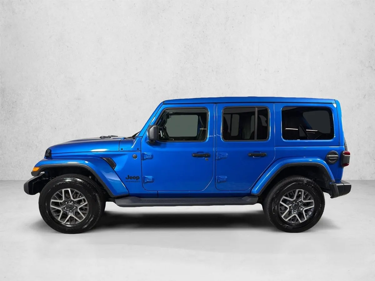 2025 Jeep Wrangler Sahara thumbnail 6