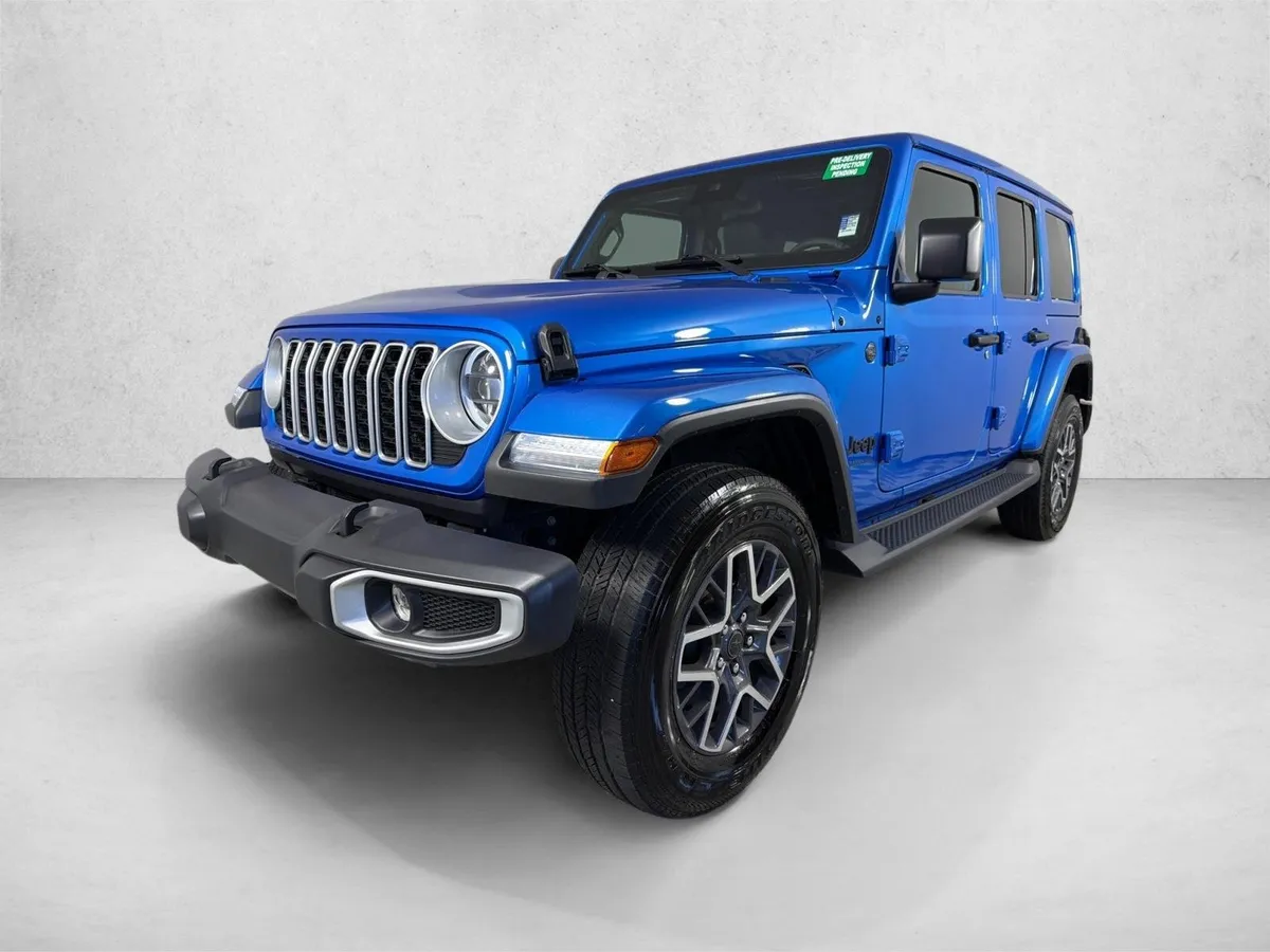 2025 Jeep Wrangler Sahara thumbnail 7