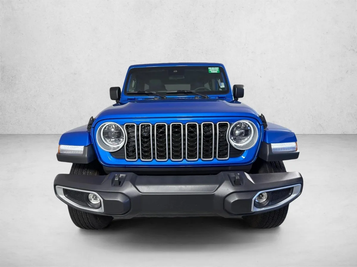2025 Jeep Wrangler Sahara thumbnail 8