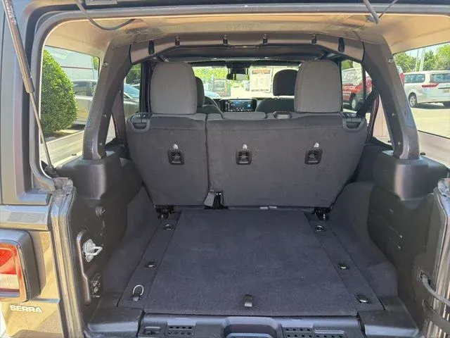 2025 Jeep Wrangler Sport S thumbnail 15