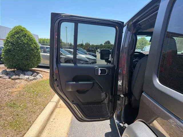 2025 Jeep Wrangler Sport S thumbnail 17