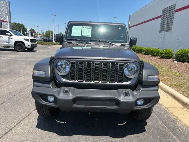 2025 Jeep Wrangler Sport S thumbnail 2