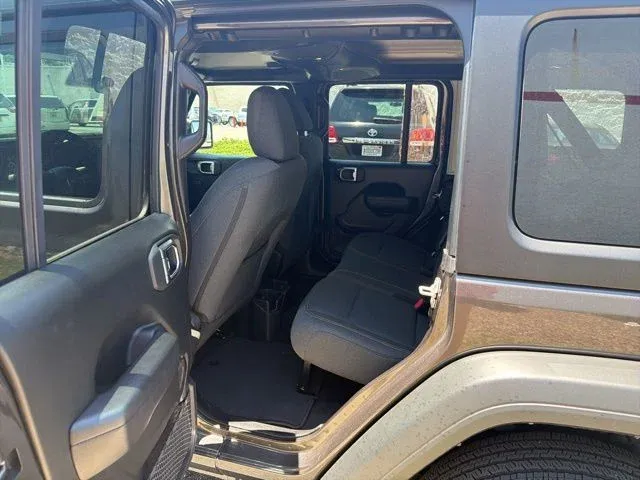 2025 Jeep Wrangler Sport S thumbnail 20