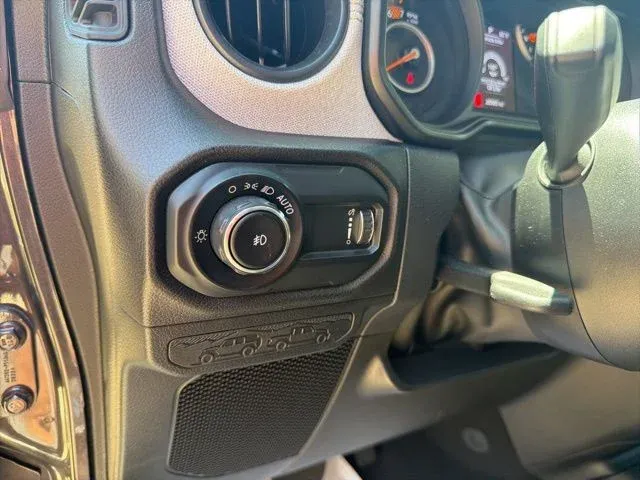 2025 Jeep Wrangler Sport S thumbnail 31