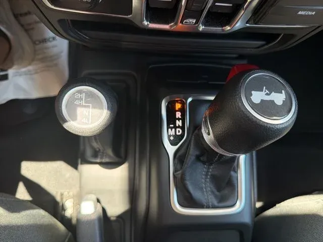 2025 Jeep Wrangler Sport S thumbnail 41