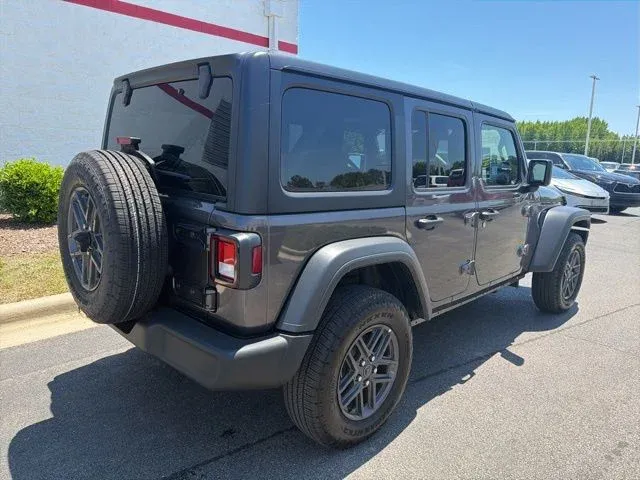 2025 Jeep Wrangler Sport S thumbnail 9
