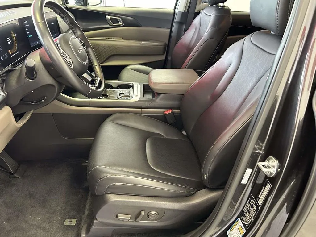 2025 Kia Carnival LXS thumbnail 15