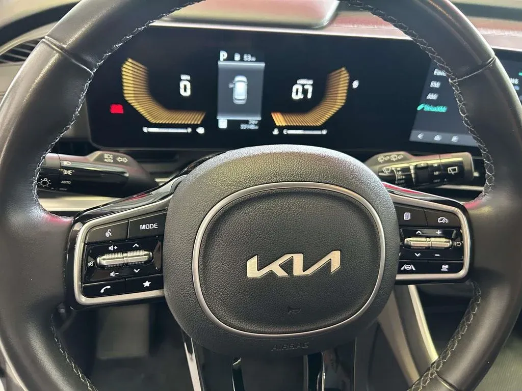 2025 Kia Carnival LXS thumbnail 18