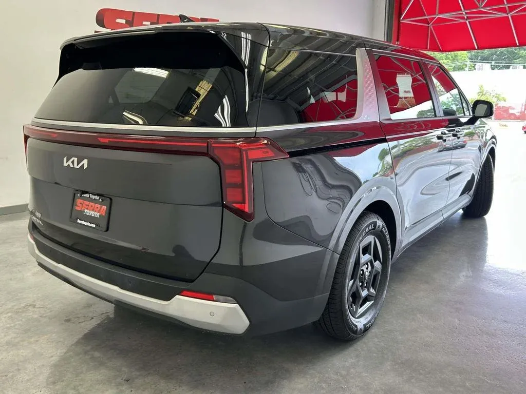 2025 Kia Carnival LXS thumbnail 3