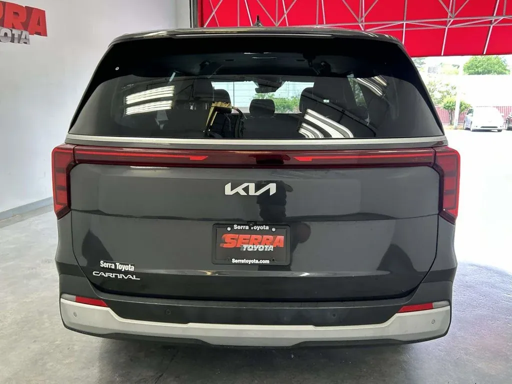 2025 Kia Carnival LXS thumbnail 4