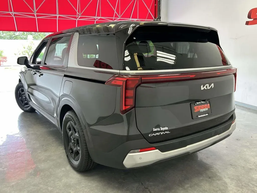 2025 Kia Carnival LXS thumbnail 5