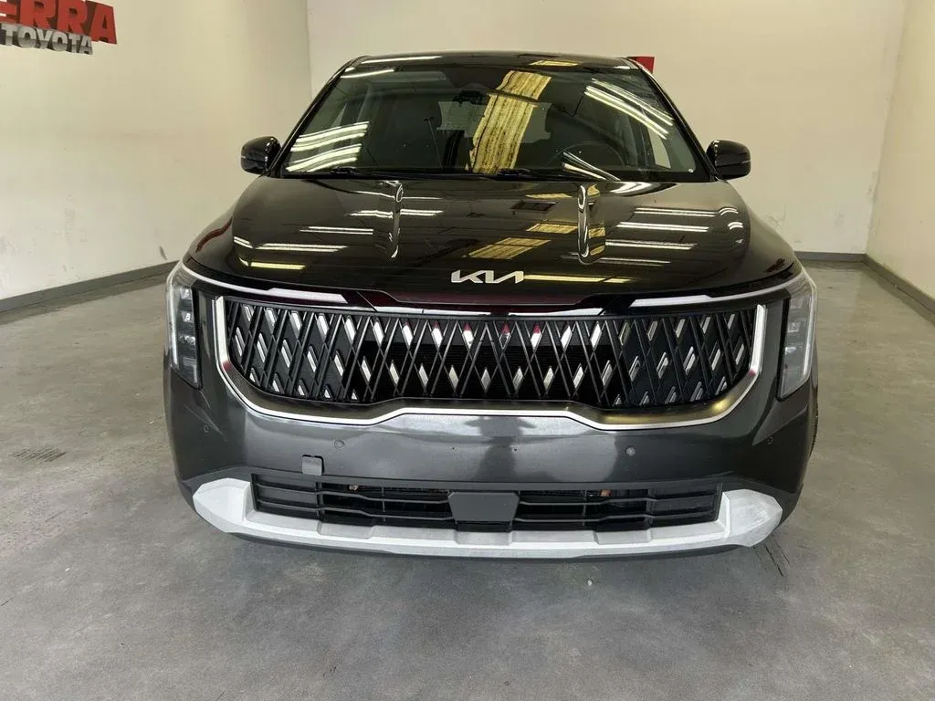 2025 Kia Carnival LXS thumbnail 8
