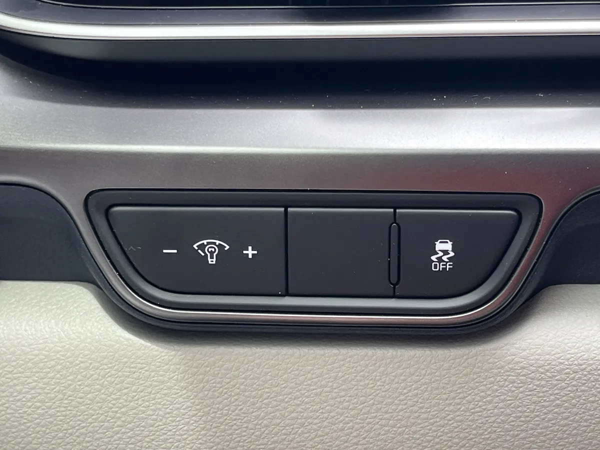 2025 Kia Carnival SX Prestige thumbnail 15