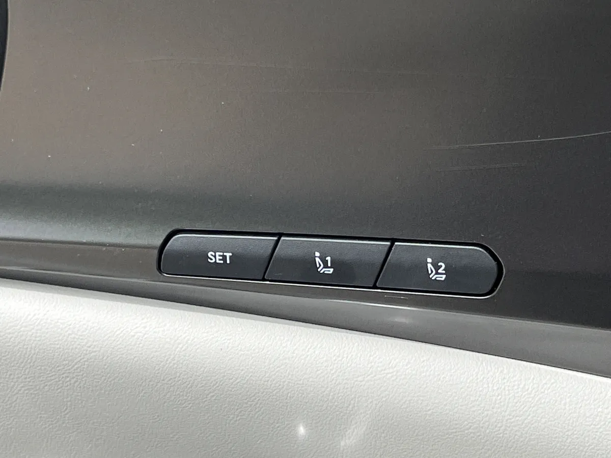 2025 Kia Carnival SX Prestige thumbnail 17