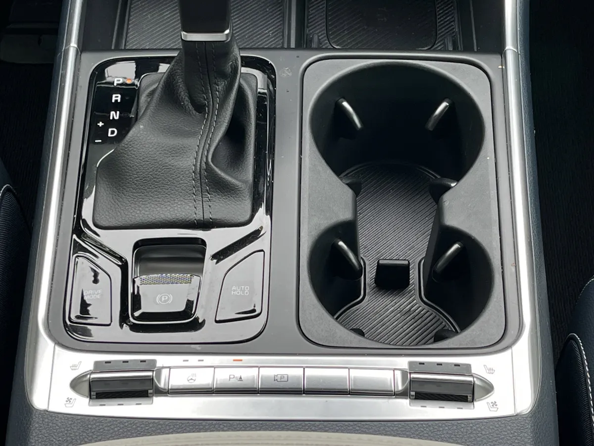 2025 Kia Carnival SX Prestige thumbnail 6