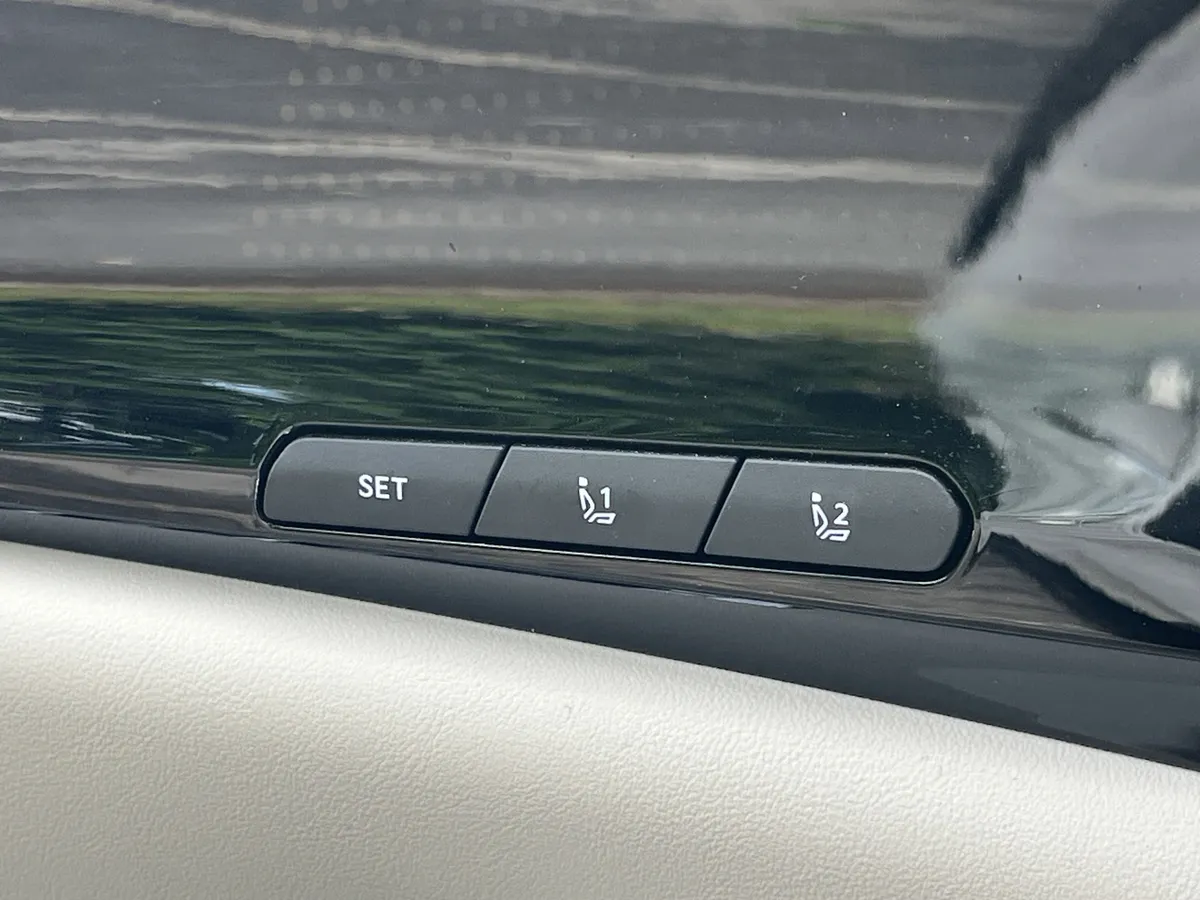 2025 Kia Carnival SX Prestige thumbnail 15
