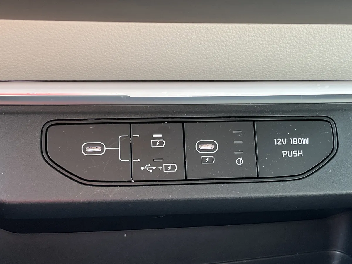 2025 Kia Carnival SX Prestige thumbnail 8