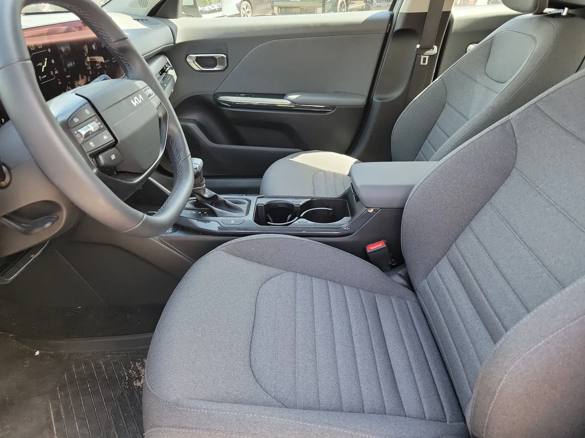 2025 Kia K4 EX thumbnail 10