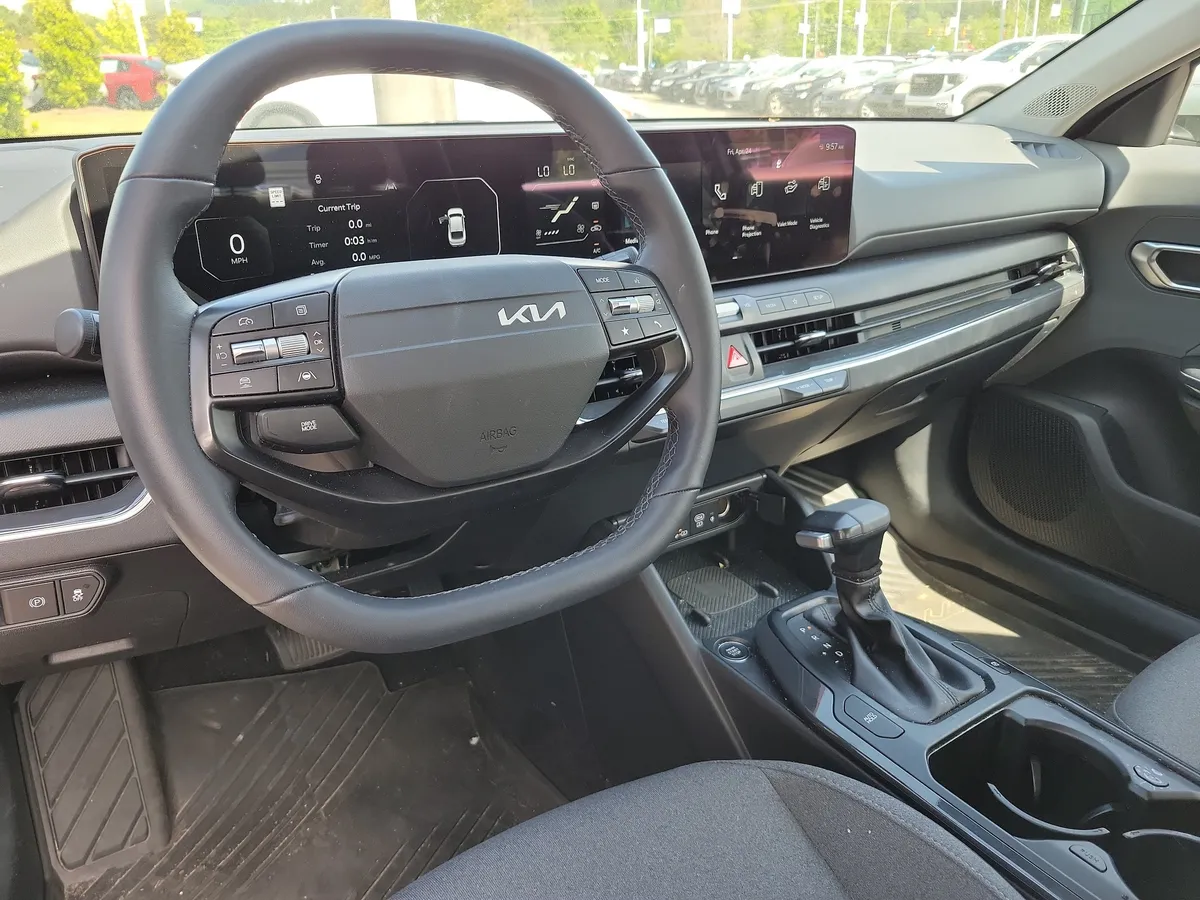 2025 Kia K4 EX thumbnail 9