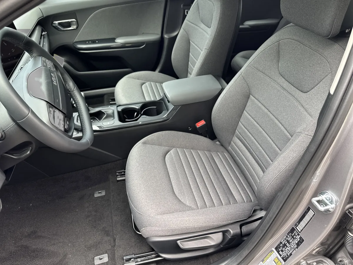 2025 Kia K4 EX thumbnail 10