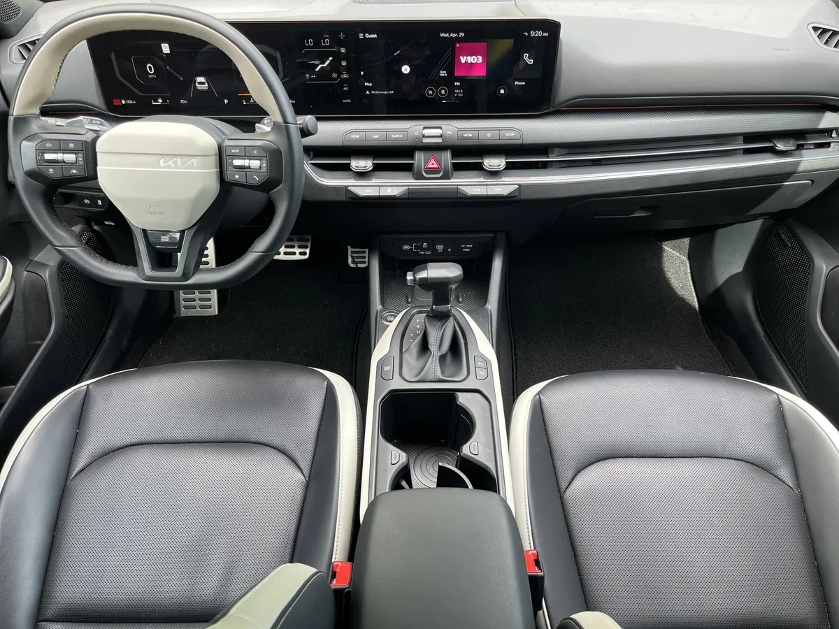 2025 Kia K4 GT-Line Turbo thumbnail 3