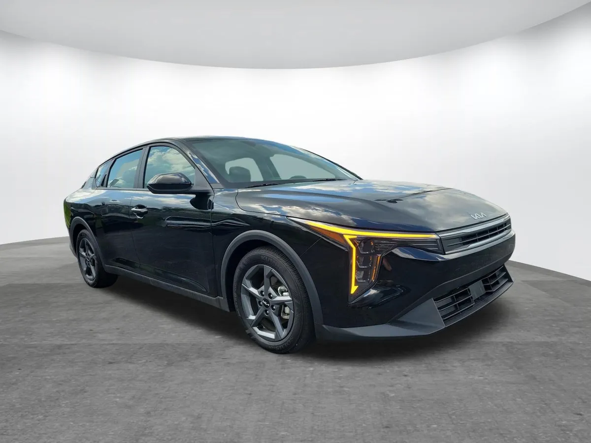 2025 Kia K4 LXS thumbnail 18