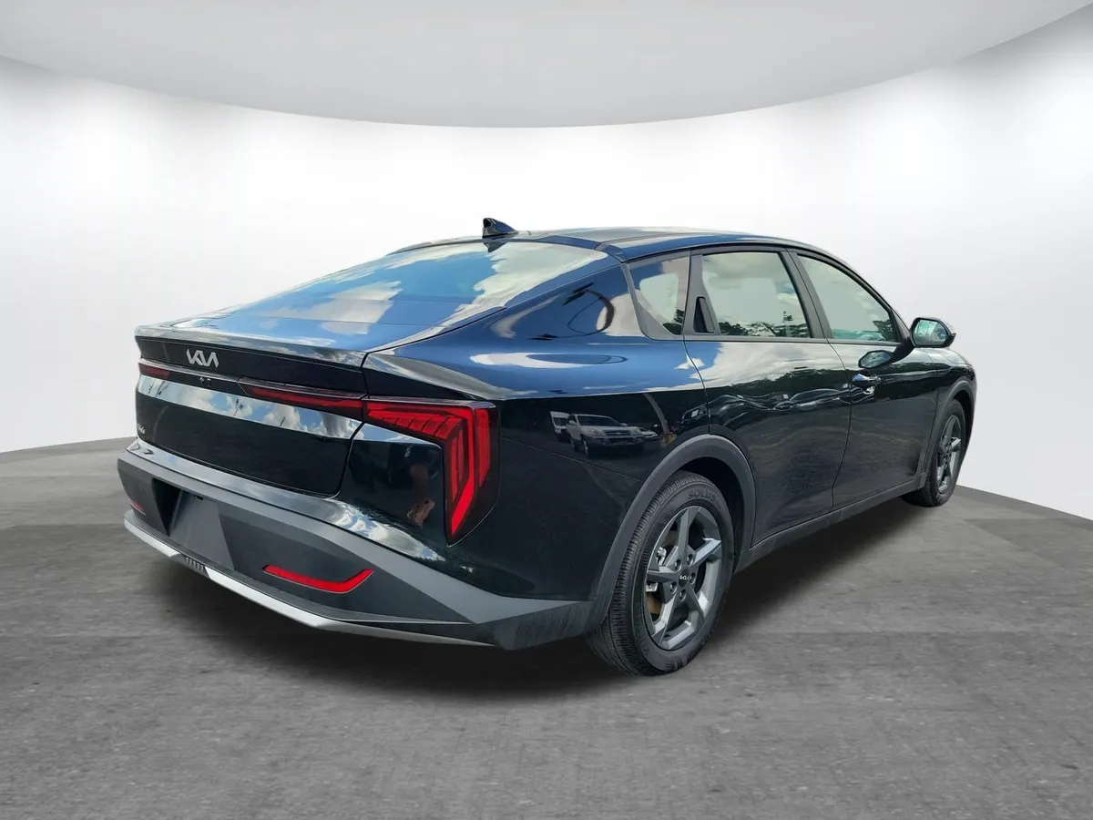 2025 Kia K4 LXS thumbnail 22